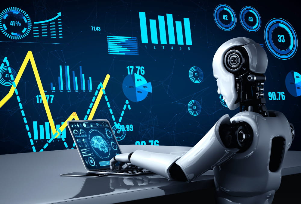 Como a IA pode ajudar no marketing digital: robot analisando dados no notebook.