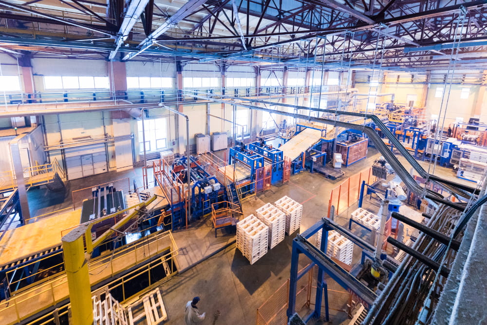Como otimizar o tempo no setor industrial: fábrica vista de cima.