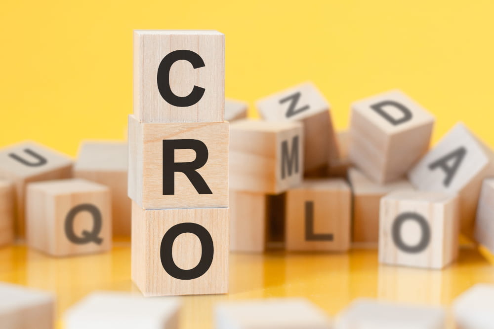O que é CRO e qual a função dessa métrica: caixas com as letras C-R-O escritas.