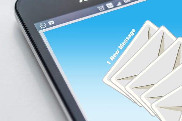 O que é email marketing e como utilizar nos negócios: ferramenta disparando envio de emails.